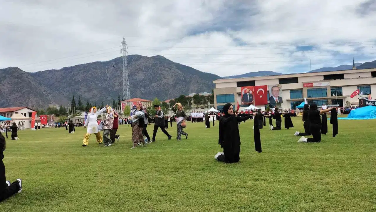 Köyceğiz’de 19 Mayıs ruhu gökyüzüne taşındı: Gösteriler nefes kesti