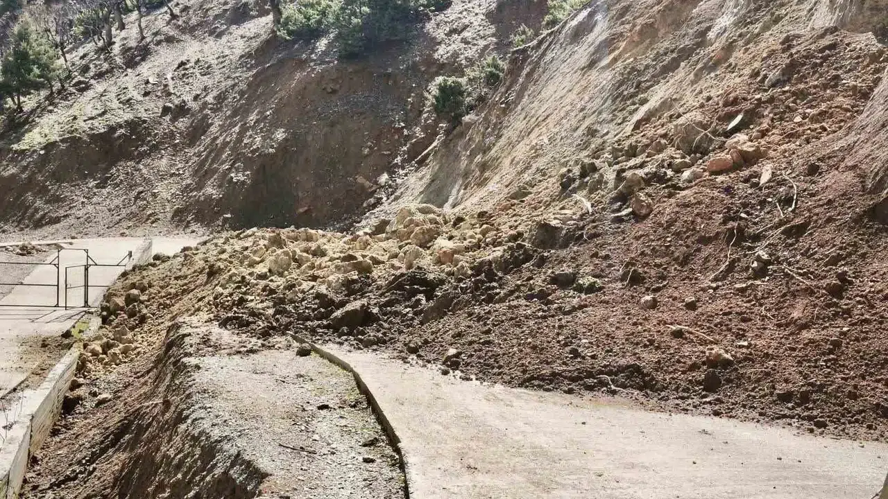 Sason’da doğa kabusu: Sağanak ve dolu köy yollarını haritadan sildi