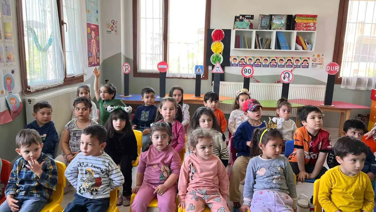 Sarıgöl’de trafik seferberliği: Hem öğrettiler hem ödüllendirdiler