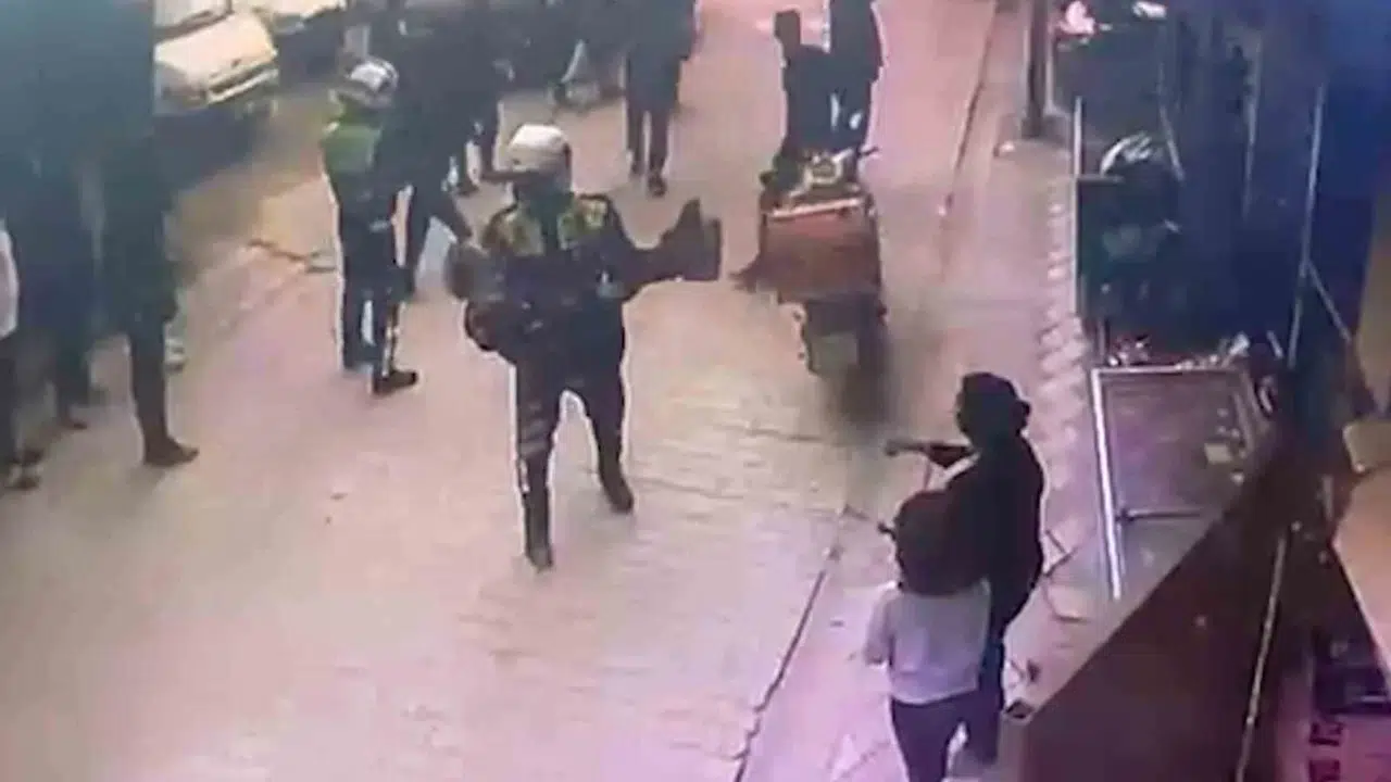 Alevlerin arasında kalan Naide teyzeyi jandarma böyle kurtardı: O anlar saniye saniye kaydedildi