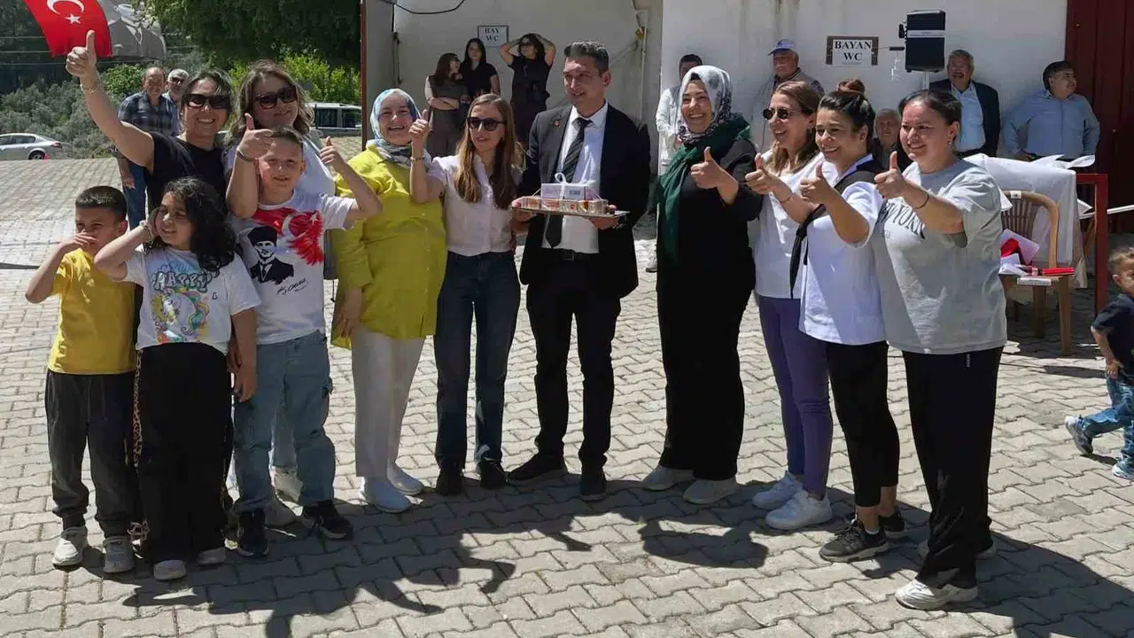 Çiçekli’de Anneler Günü coşkusu: Muhtar Karan’dan birlik mesajı