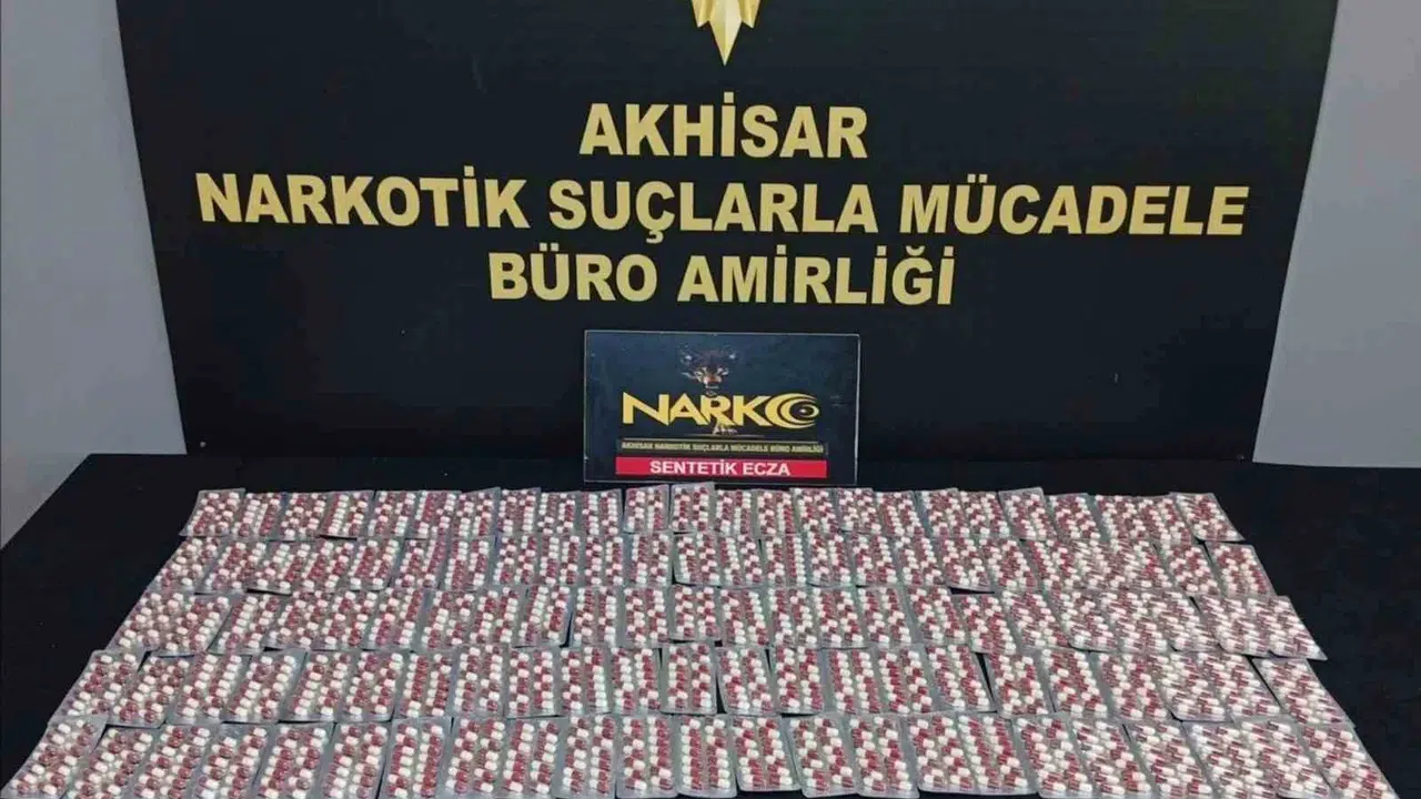 Zehir tacirlerine Akhisar darbesi: İş yeri ve aracından cephanelik çıktı