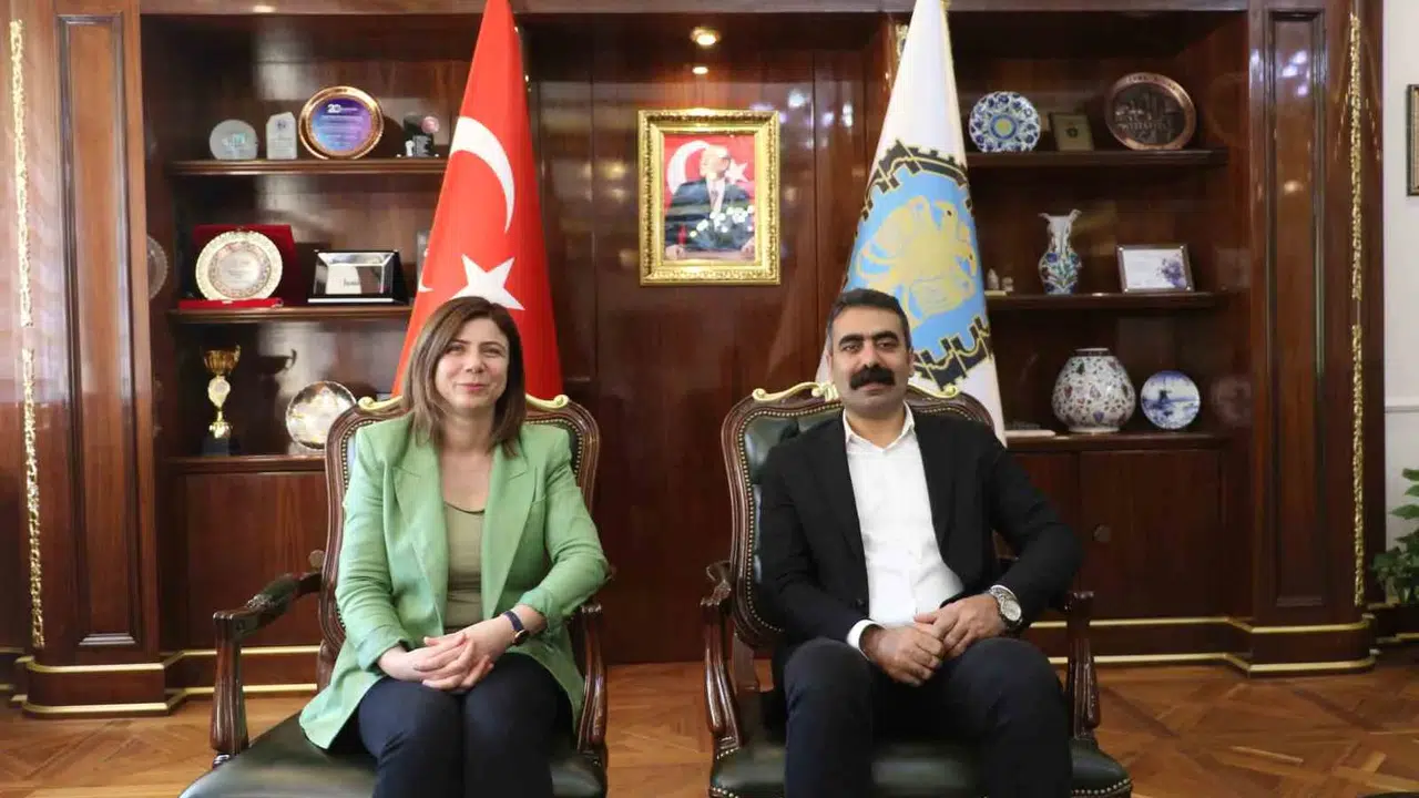 Diyarbakır’da tarihi buluşma: Barış masasına CHP ve MHP daveti