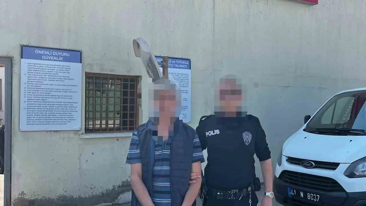 Uzaklaştırma kararını hiçe saydı, polise direndi: Kartepe'de öfke nöbeti tutuklamayla bitti
