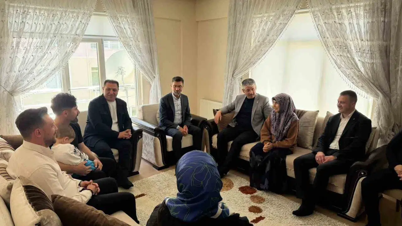 Şehit annesinin kapısını çaldı: Anneler Günü'nde ilk durak Develi oldu