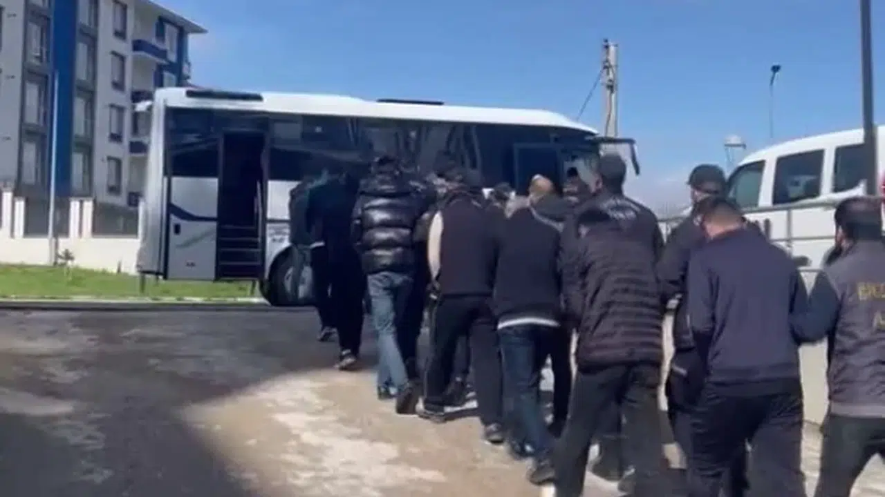 Telefonun ucundaki kabus bitti: 12 ilde eş zamanlı şafak operasyonu