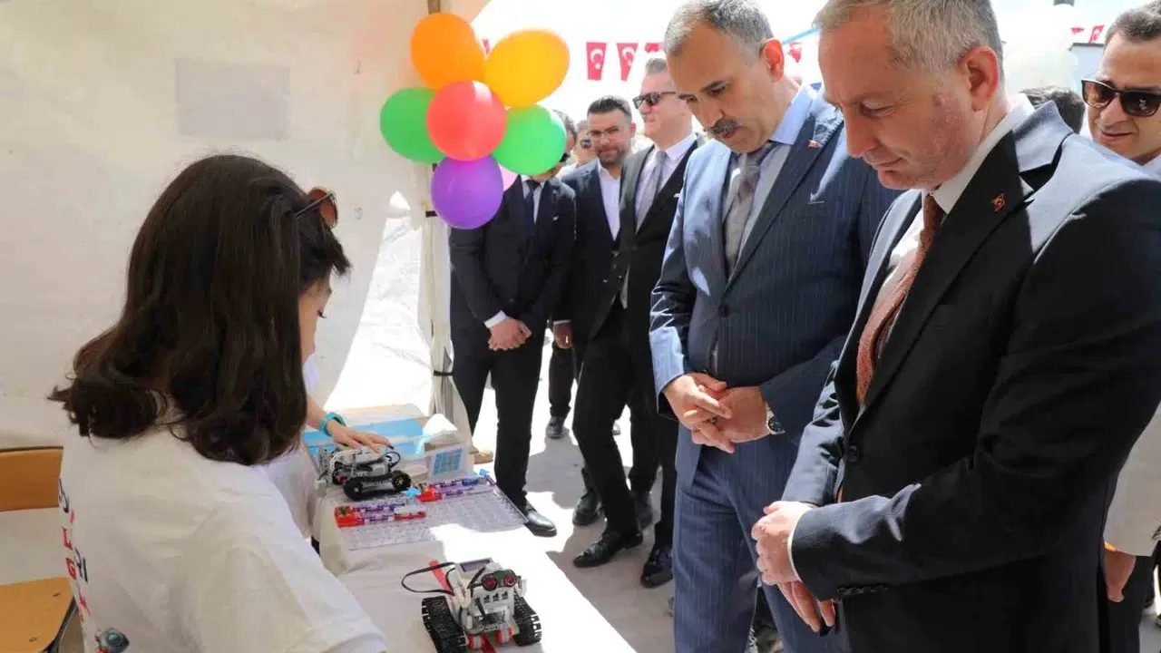 Ağrı’da Bilim Rüzgarı: Genç Mucitlerin Projeleri Görücüye Çıktı