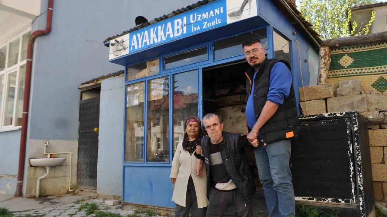 İki metrekarelik dükkanda yarım asırlık onur: Ayakkabı ustası İsa Zorlu'nun zorlu yaşam savaşı
