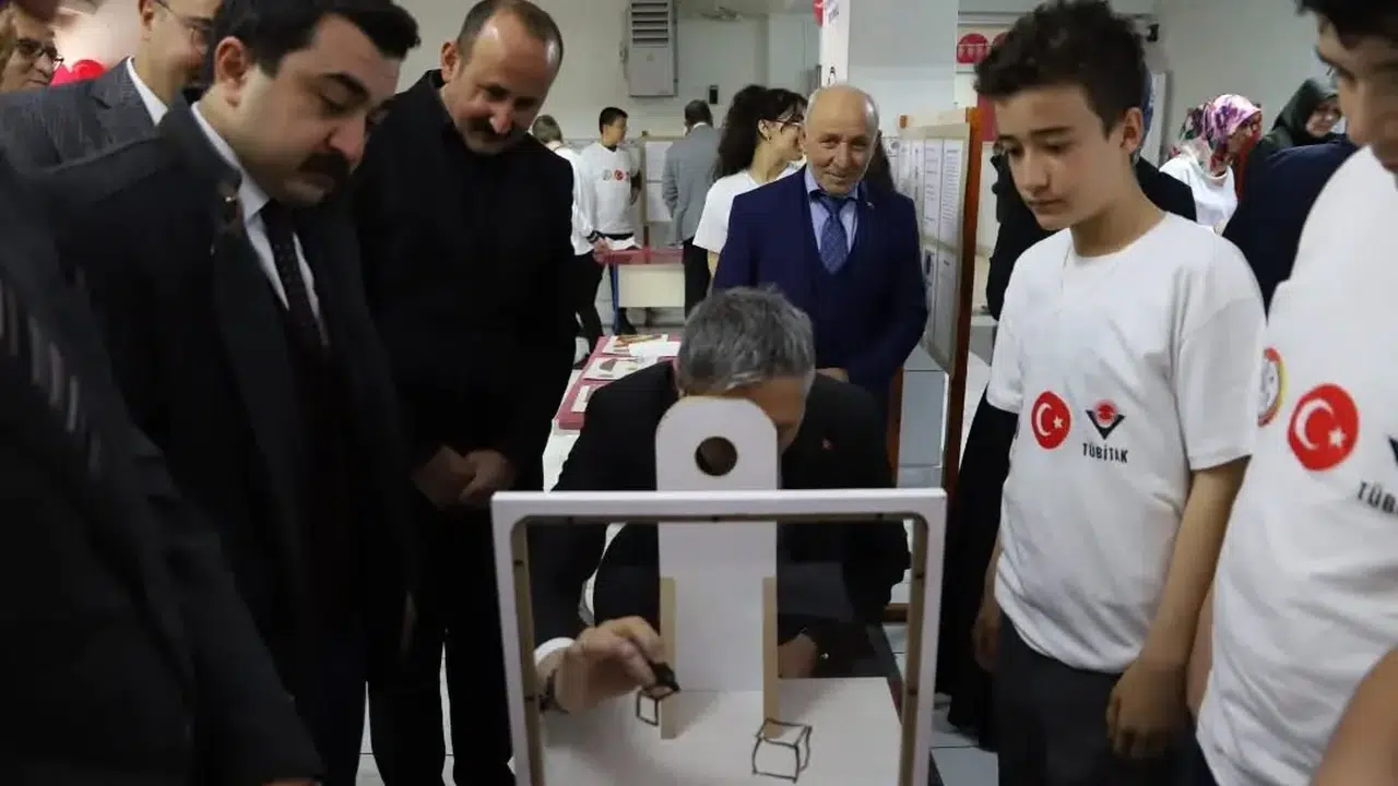 Bayburt’un genç beyinleri bilimle buluştu: 19 özgün proje görücüye çıktı