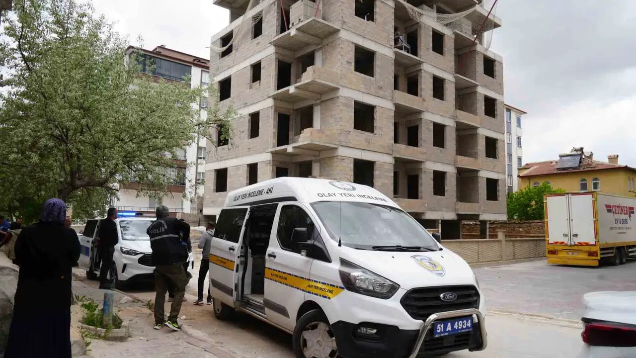Niğde’de korkunç kaza: 4’üncü kattan beton zemine çakılan işçinin durumu kritik