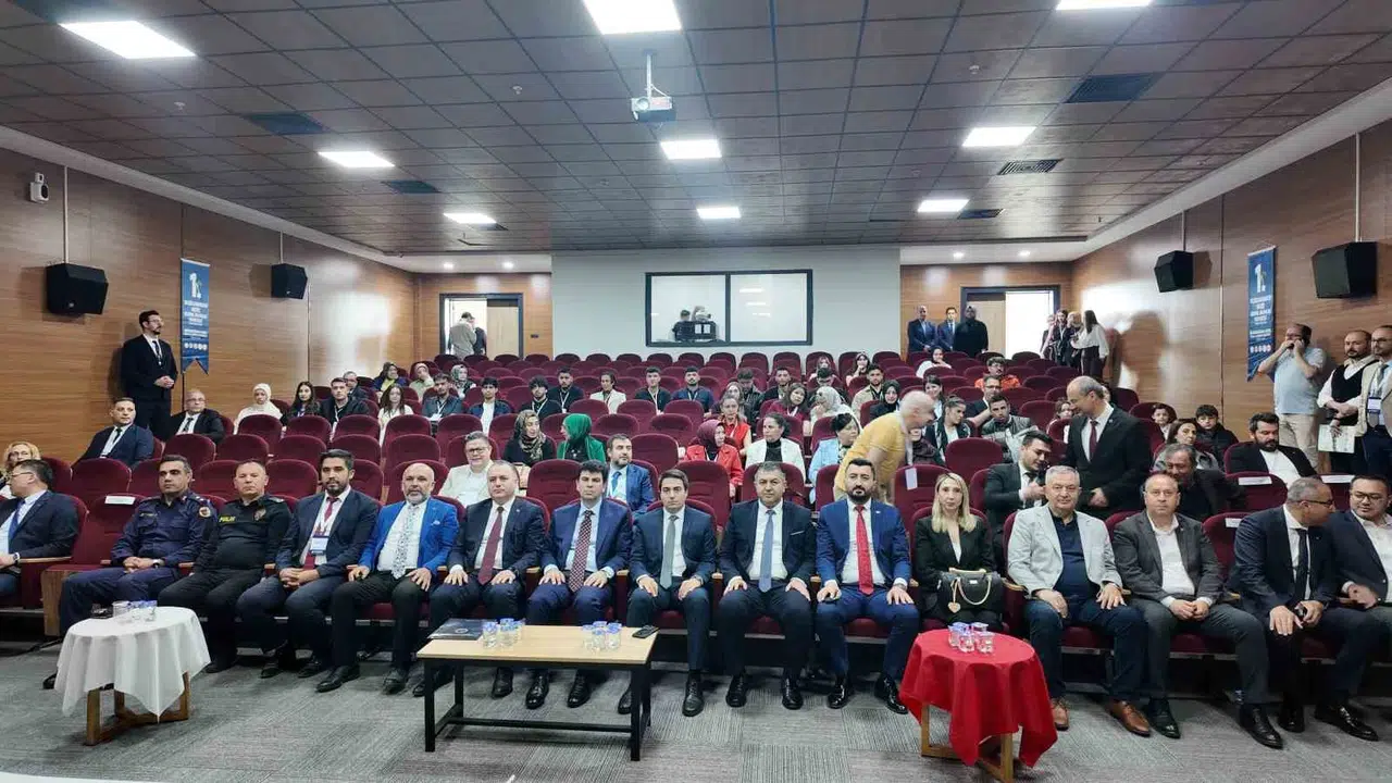 Gediz’de akademik devrim: Sosyal bilimler dünyası bu ilçede buluştu
