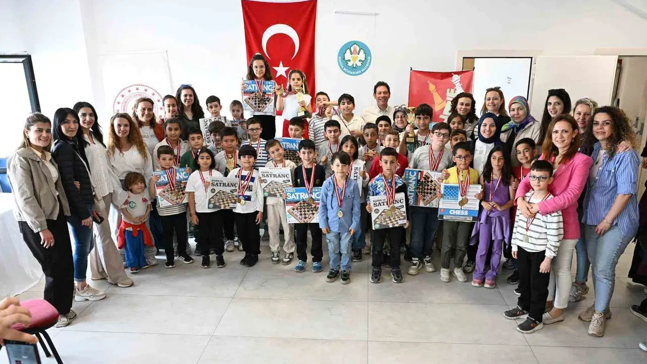 Manisa'da şah mat heyecanı: Geleceğin ustaları hamleleriyle büyüledi