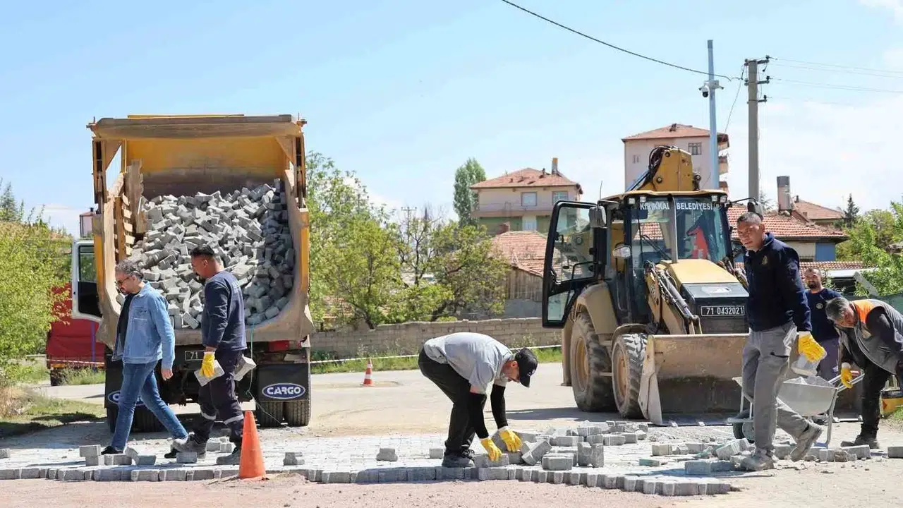 Kırıkkale’de şantiye mesaisi: Başkan Önal yolları bizzat denetledi