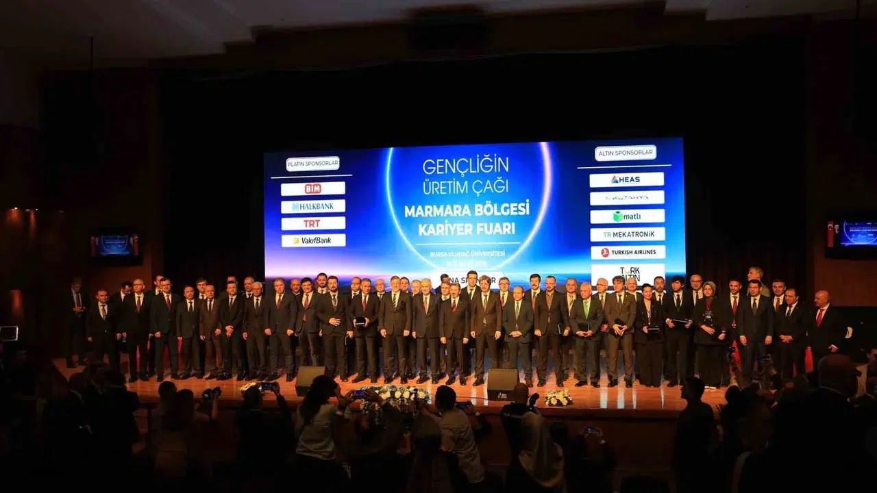 Gençlerin kariyer rotası Bursa'da çiziliyor: Marmara Kariyer Fuarı kapılarını açtı