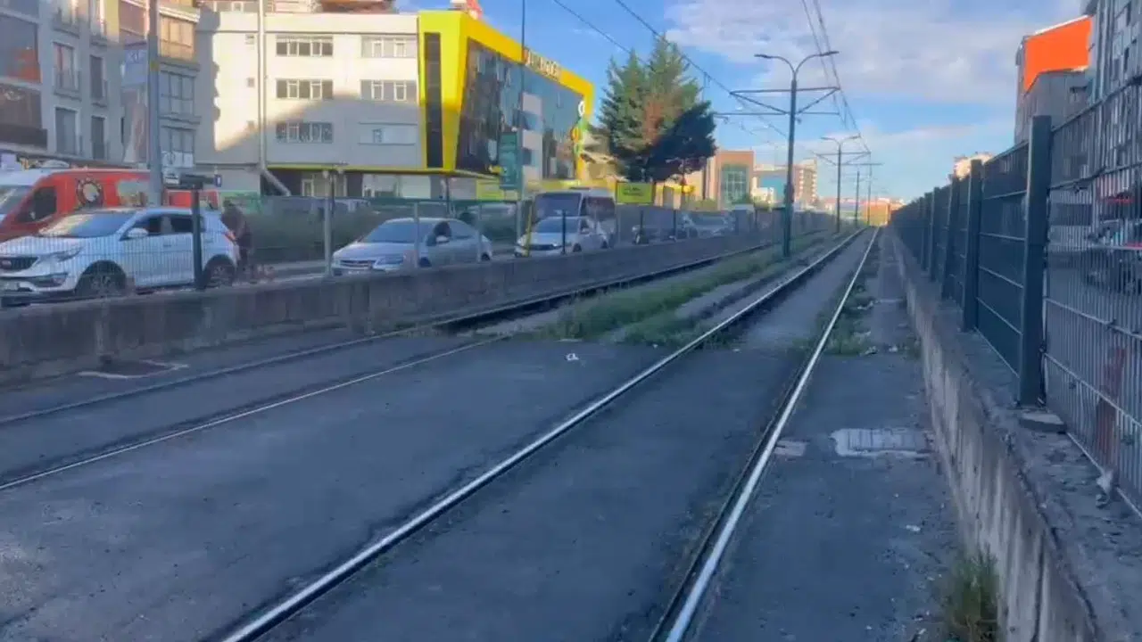 Gaziosmanpaşa’da korkunç kaza: Tramvay yolunda can pazarı yaşandı