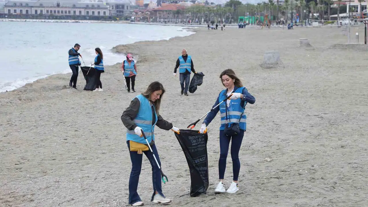 Sessiz çığlıkları trampetlerle duyurdular: Büyükçekmece’de çevre duyarlılığı için ritim tuttular