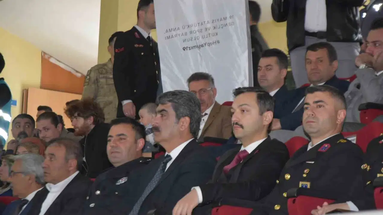 Aşkale’de 19 Mayıs coşkusu: Genç sporcular hünerlerini sergiledi