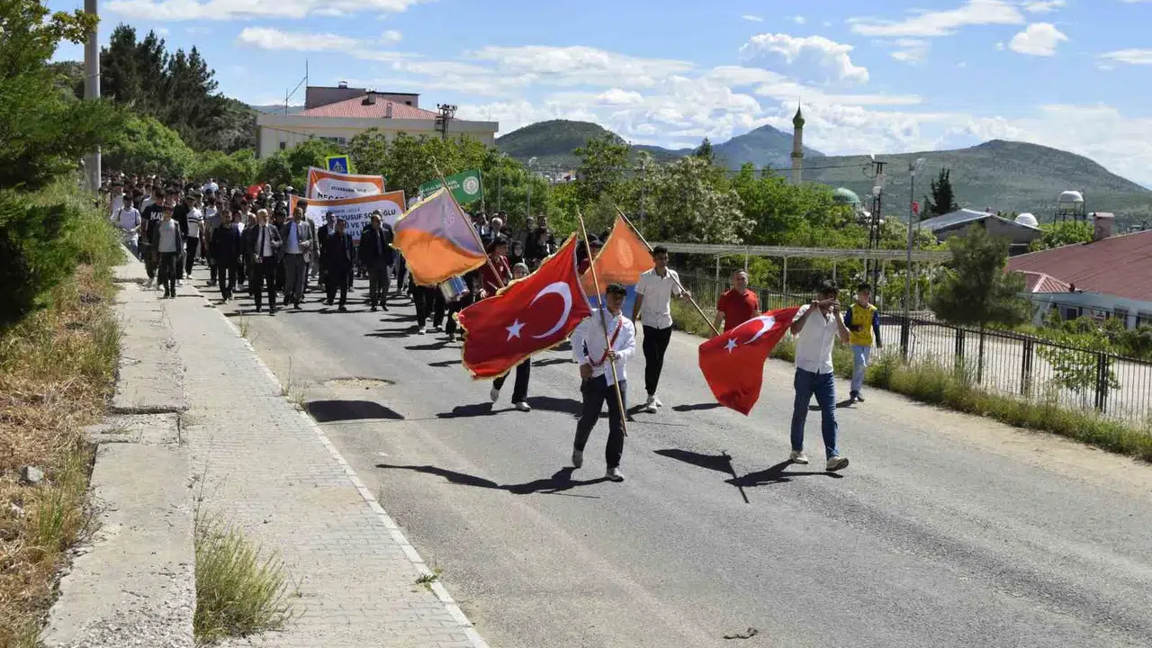 Diyarbakır’da 19 Mayıs coşkusu: Gençler bayramlarını meydanlarda kutladı