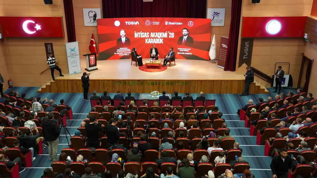 Dijital çağın efendisi olun: Bakan Kasapoğlu'ndan gençlere kritik zaman yönetimi uyarısı