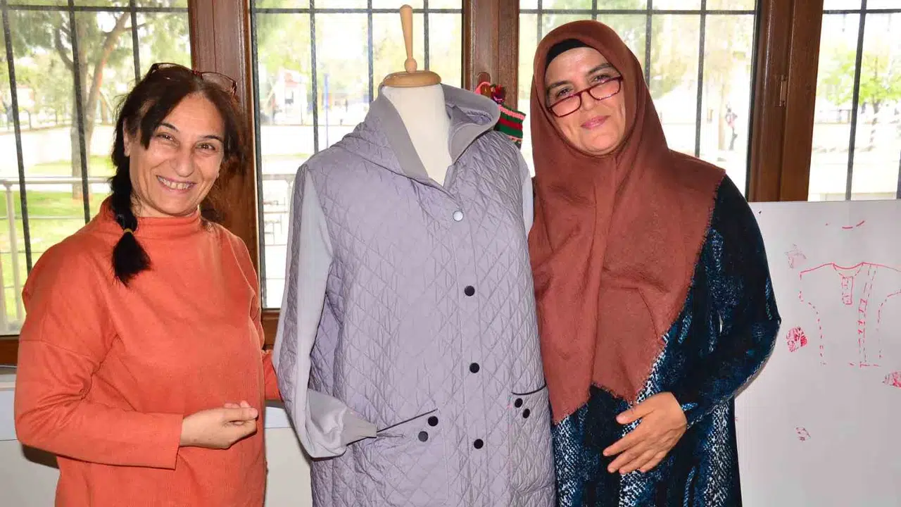 Dikiş makinesinin başında kurulan hayaller gerçeğe dönüşüyor: Ev kadınları kendi işlerinin patronu olmaya hazırlanıyor
