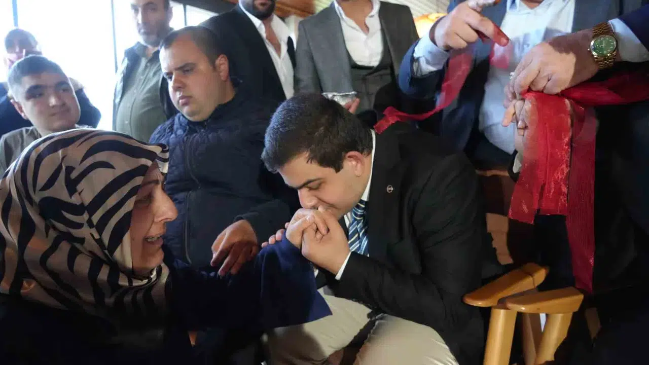 Kına yaktılar, üniforma hayallerine kavuştular: Erzurum’da unutulmaz asker eğlencesi