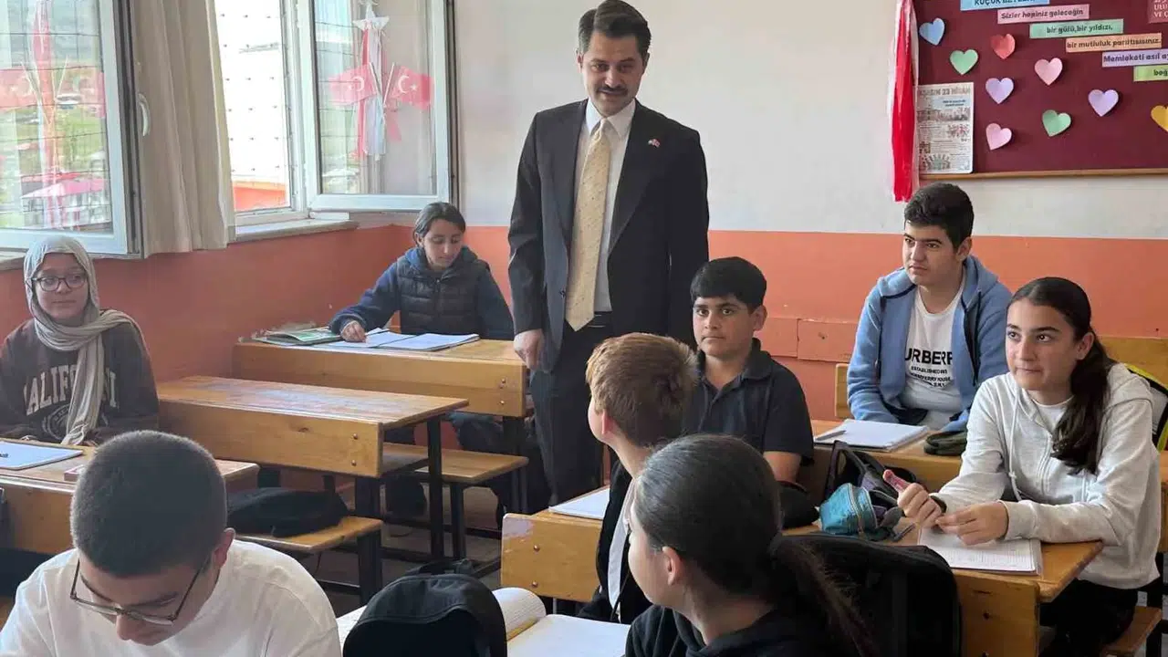 Tuzluca’da eğitim mesaisi: Kaymakam Yılmaz öğrencilerin taleplerini dinledi