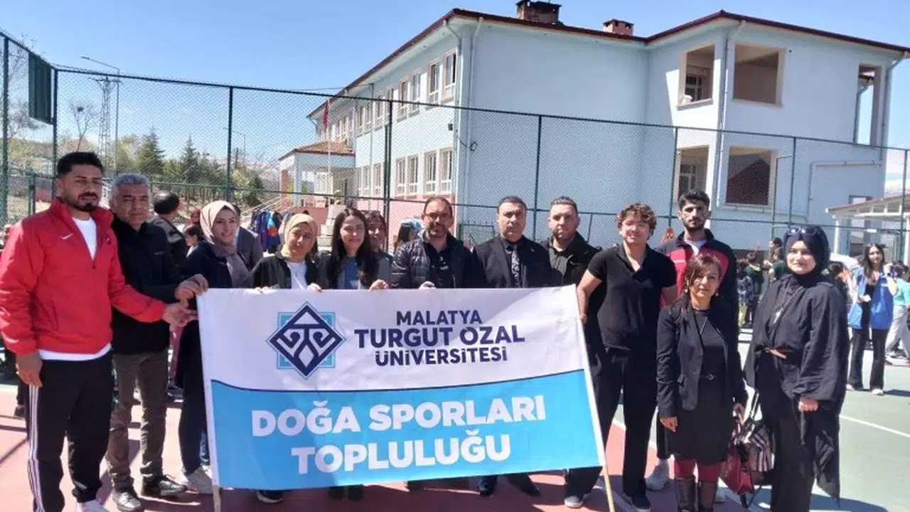 Üniversiteli gençlerden anlamlı ziyaret: Doğanyol’da çocuklarla buluştular