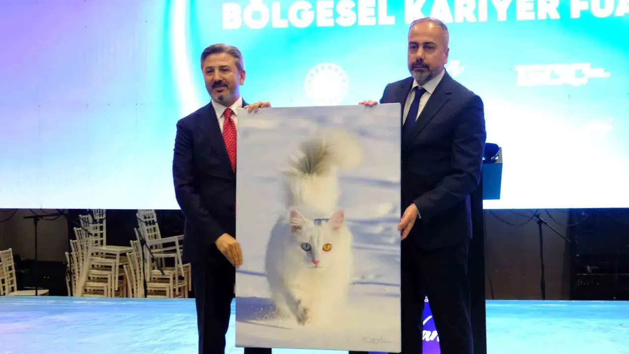 Gençlerin kariyer rotası Van’da çiziliyor: DAKAF’26 kapılarını dev bir buluşmayla açtı