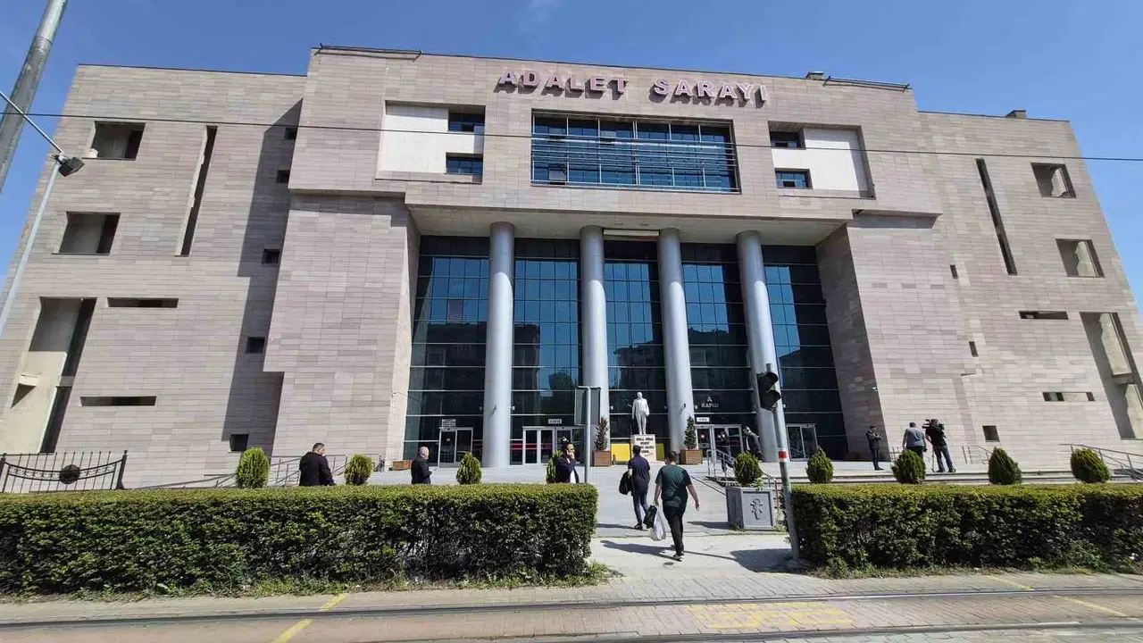 Belediye başkanına hakaret davasında sürpriz karar: Tahliye edildi