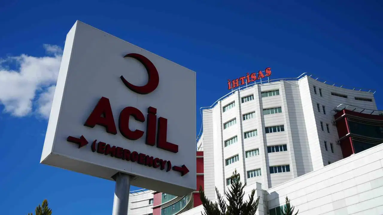 Kırıkkale-Kayseri yolunda ortalık savaş alanına döndü: Zincirleme kazada 5 kişi hastanelik oldu