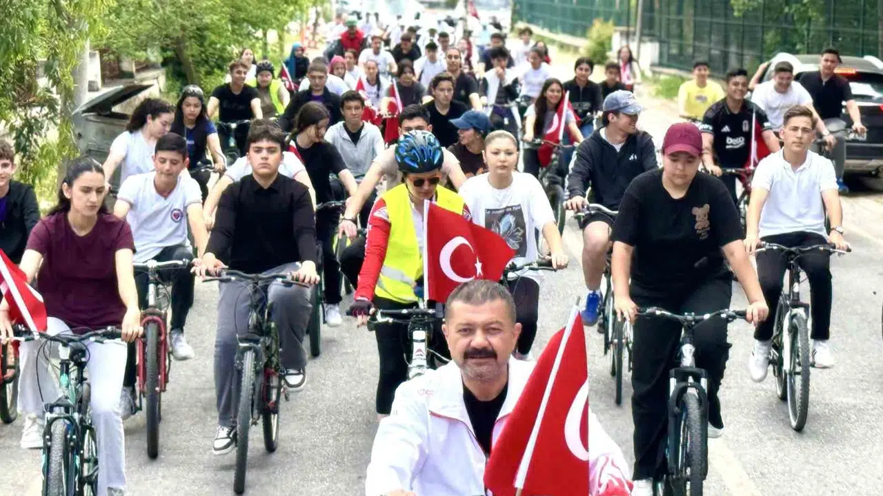 Çine sokakları gençlerin enerjisiyle şenlendi: Sağlıklı yarınlar için pedal bastılar