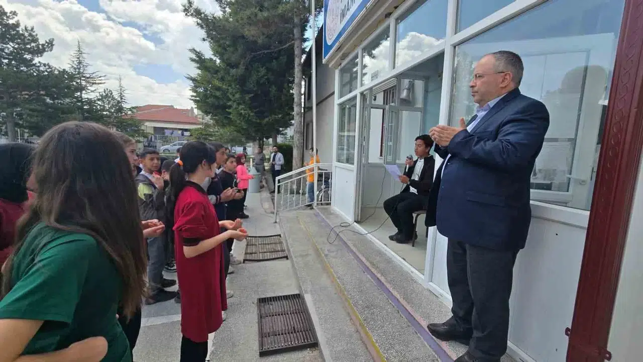 Sıraları boş kaldı ama kalplerde hep yaşayacak: Ahmet Göçmen okulunda dualarla anıldı