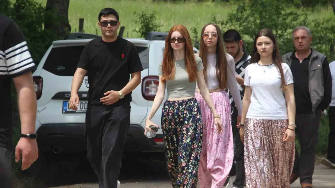 Çanakkale’de 80 yıllık gelenek: Bu sokakta yürüyenler mutluluğa adım atıyor