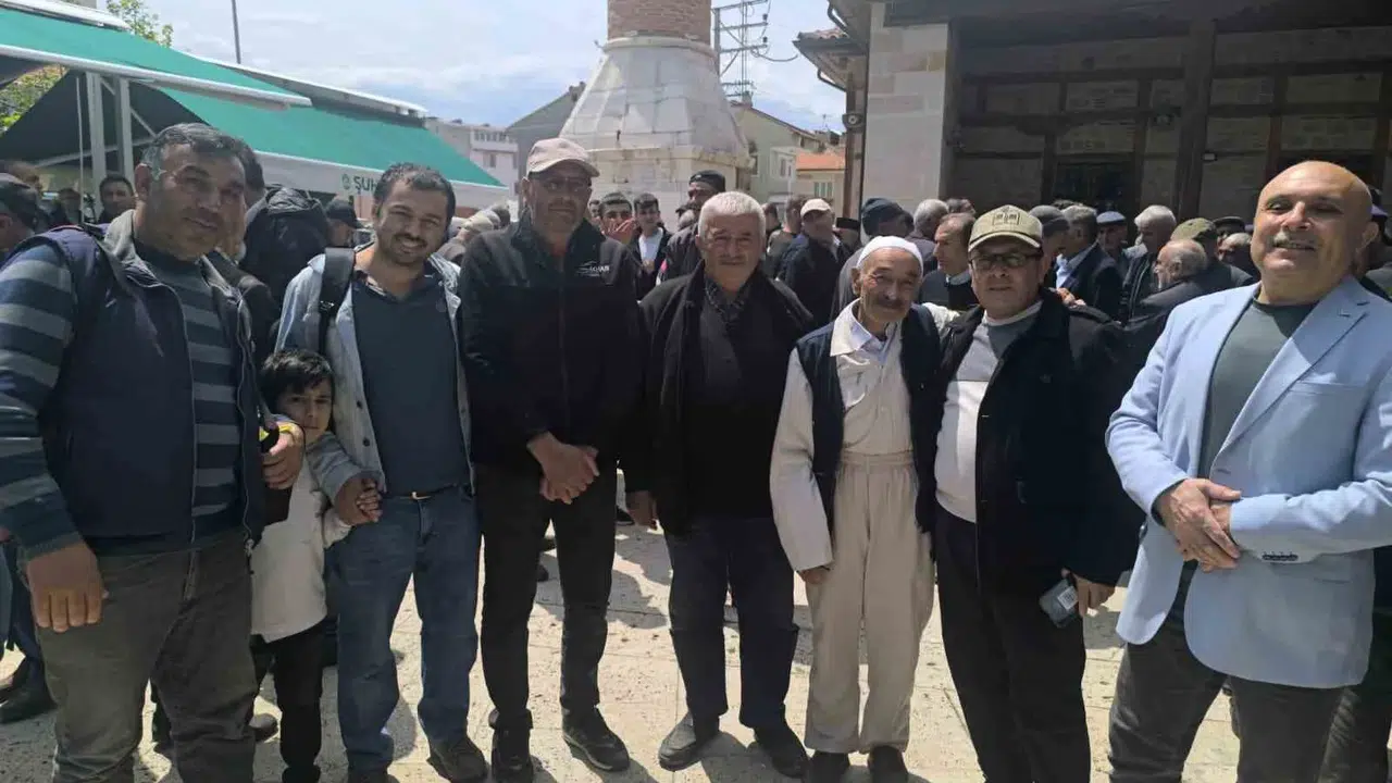 Şuhut’ta kutsal yolculuk heyecanı: 77 hacı adayı gözyaşlarıyla uğurlandı