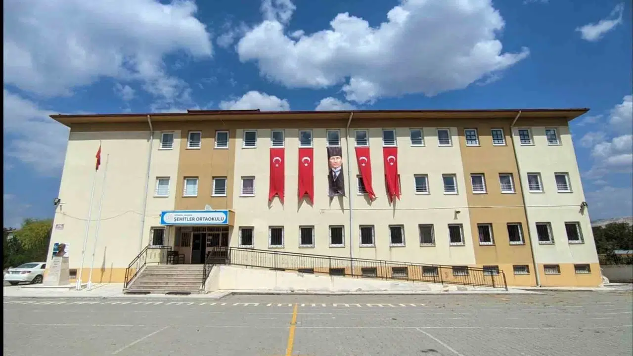 Kütahya’dan Avrupa’ya eğitim köprüsü: Hisarcık Şehitler Ortaokulu zirveye adını yazdırdı