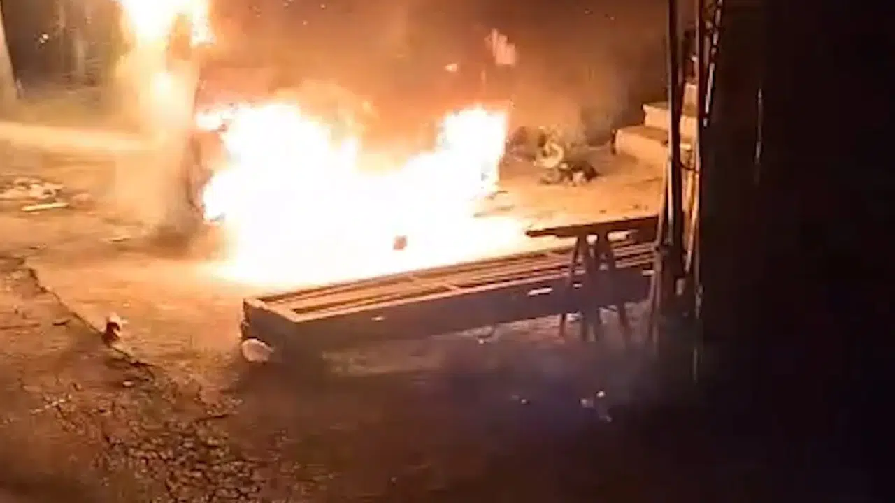 Kırıkkale’de korku dolu anlar: Sanayi sitesinde park halindeki araç küle döndü