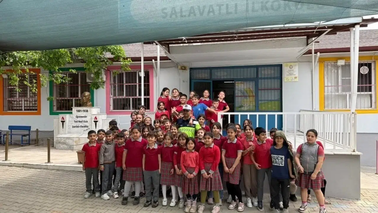 Minik öğrencilere hayati ders: Jandarmadan uygulamalı trafik eğitimi