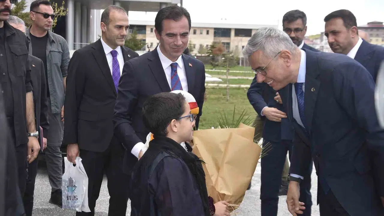 Bakan Memişoğlu'ndan Bitlis'e sağlık müjdesi: Artık hasta sevki tarih olacak
