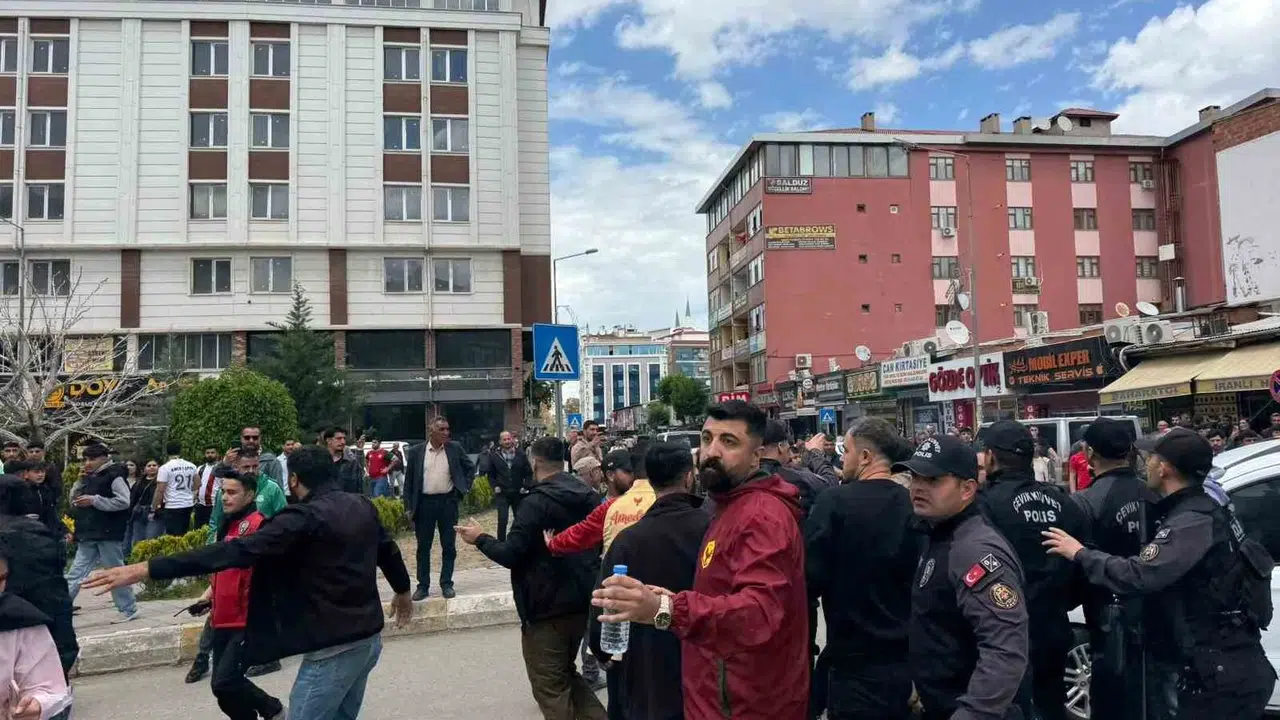 Süper Lig yolunda tansiyon yükseldi: Iğdır’da kritik maç öncesi arbede çıktı