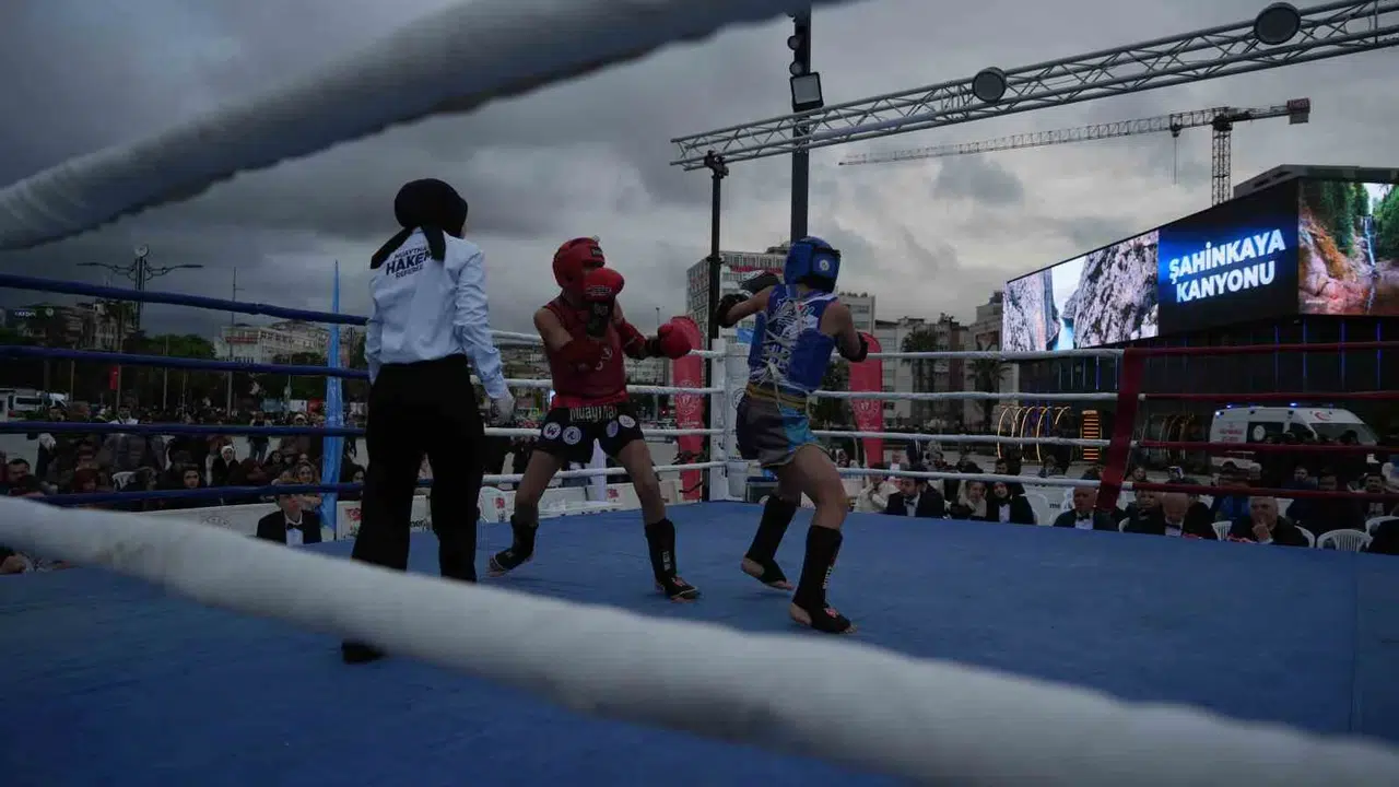 Samsun’da ringin tozunu attırdılar: 19 Mayıs coşkusu dövüş sporlarıyla taçlandı