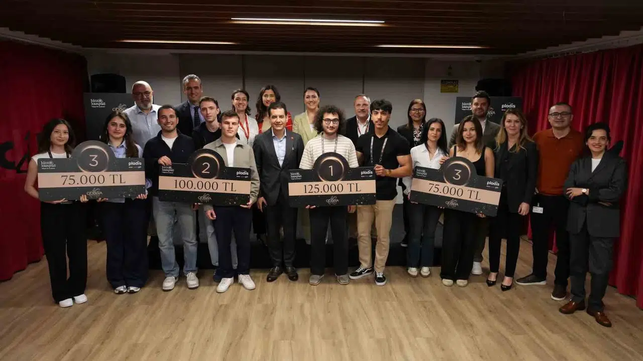 Genç beyinlerin pazarlama dünyasındaki rekabeti: GODIVA için yarıştılar, staj ve ödül kazandılar