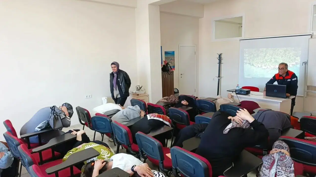 Aydın’da afetlere karşı teyakkuz: Hem kursiyerlere hem otel çalışanlarına kritik eğitim