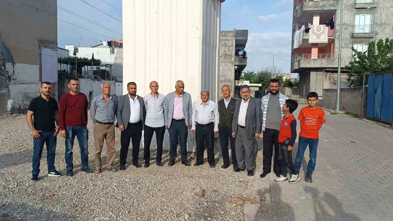 Yarım asırlık hatıra yerle bir oldu: Tek başına kalan minare mahallelinin yüreğini burkuyor