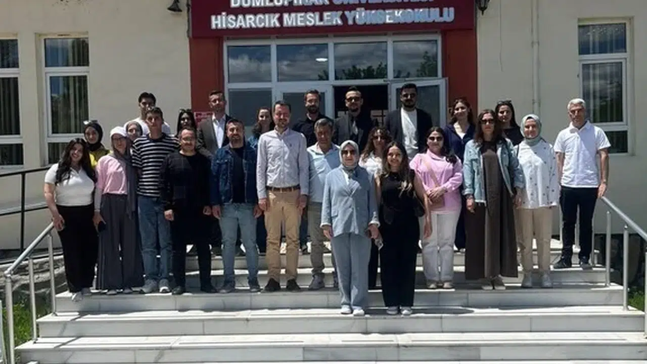 Okul sıralarından iş hayatına uzanan köprü: Hisarcık MYO mezunlarını ağırladı