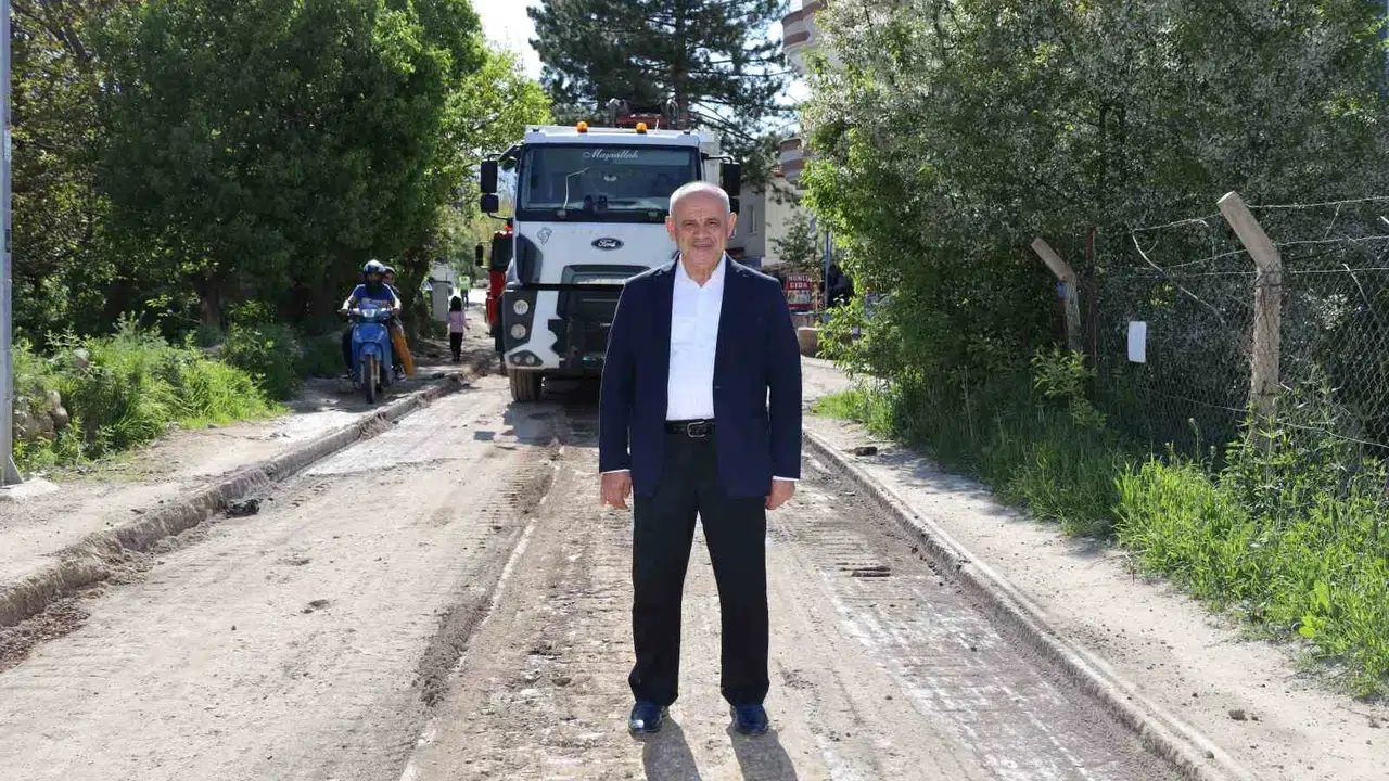 Yahyalı’da asfalt seferberliği: İsmet Mahallesi yepyeni bir çehreye kavuşuyor