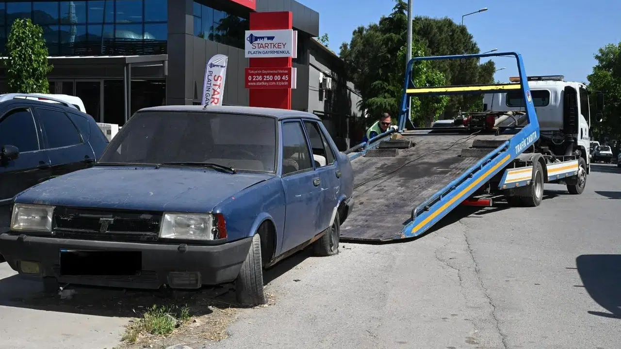Manisa’da hurda temizliği: Sokakları işgal eden araçlara geçit yok