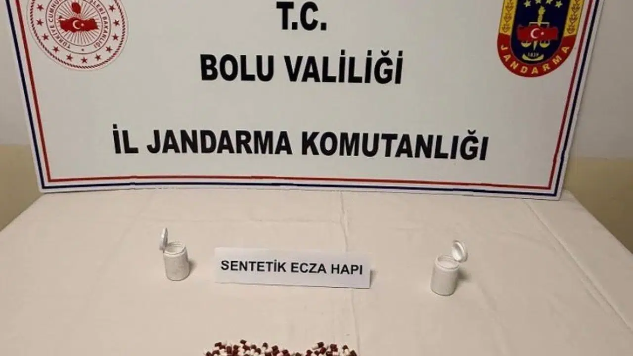 Bolu’da zehir tacirlerine geçit yok: Şüpheli araçtan çıkanlar karakolda bitti