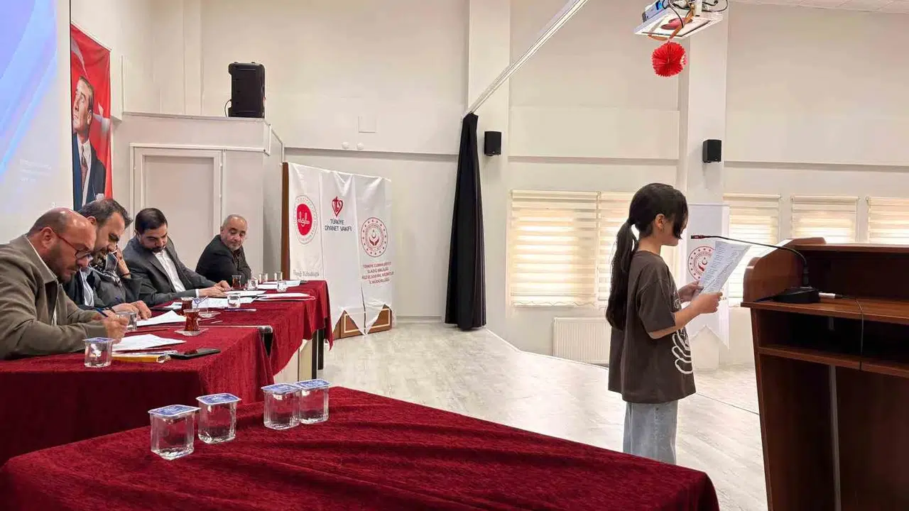 Elazığ’da genç sesler Arif Nihat Asya için buluştu: Naat’ı en iyi okumak için yarıştılar