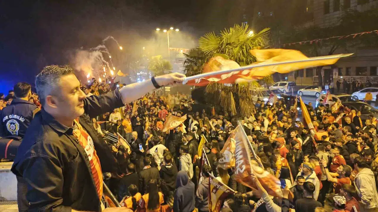 Sarı-kırmızılı zaferin en küçük tanığı: 45 günlük Sare bebek şampiyonluk coşkusuna ortak oldu