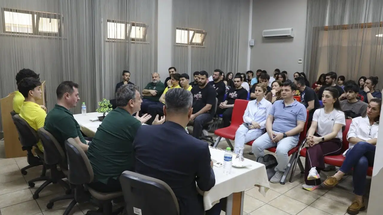 Avrupa’da sistem, Türkiye’de inisiyatif: Basketbolun geleceği Mersin’de masaya yatırıldı